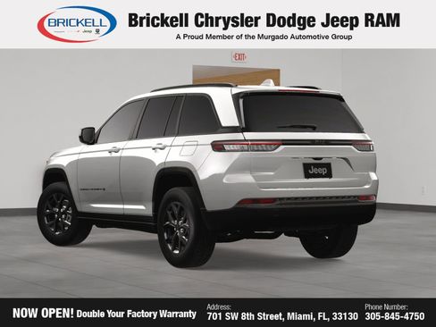 New 2025 Jeep Grand Cherokee Altitude image 4