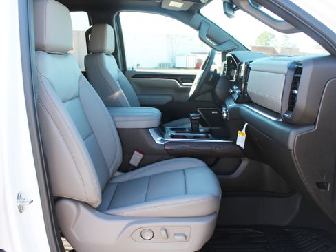 New 2026 GMC Sierra 1500 SLT image 53