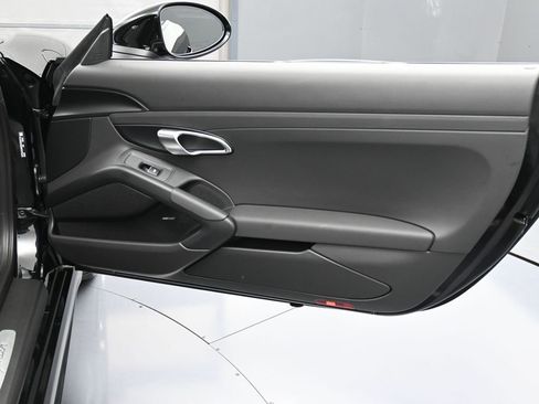 Used 2025 Porsche 718 Cayman image 24