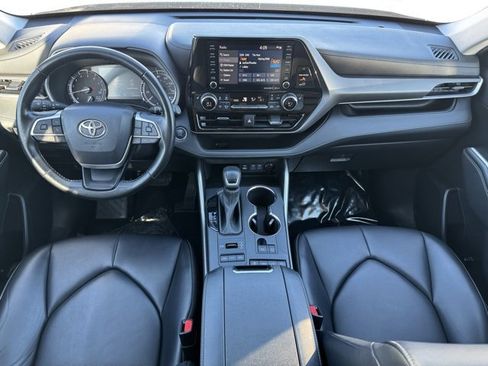 Used 2022 Toyota Highlander XLE image 13