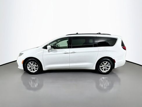 Used 2022 Chrysler Pacifica Touring-L w/ Uconnect Theater Family Group FWD image 2