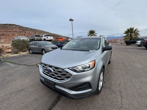 Used 2020 Ford Edge SE image 1