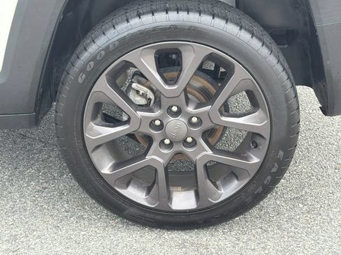 Used 2023 Jeep Renegade Latitude w/ Sun/Sound Group AWD/4WD image 19