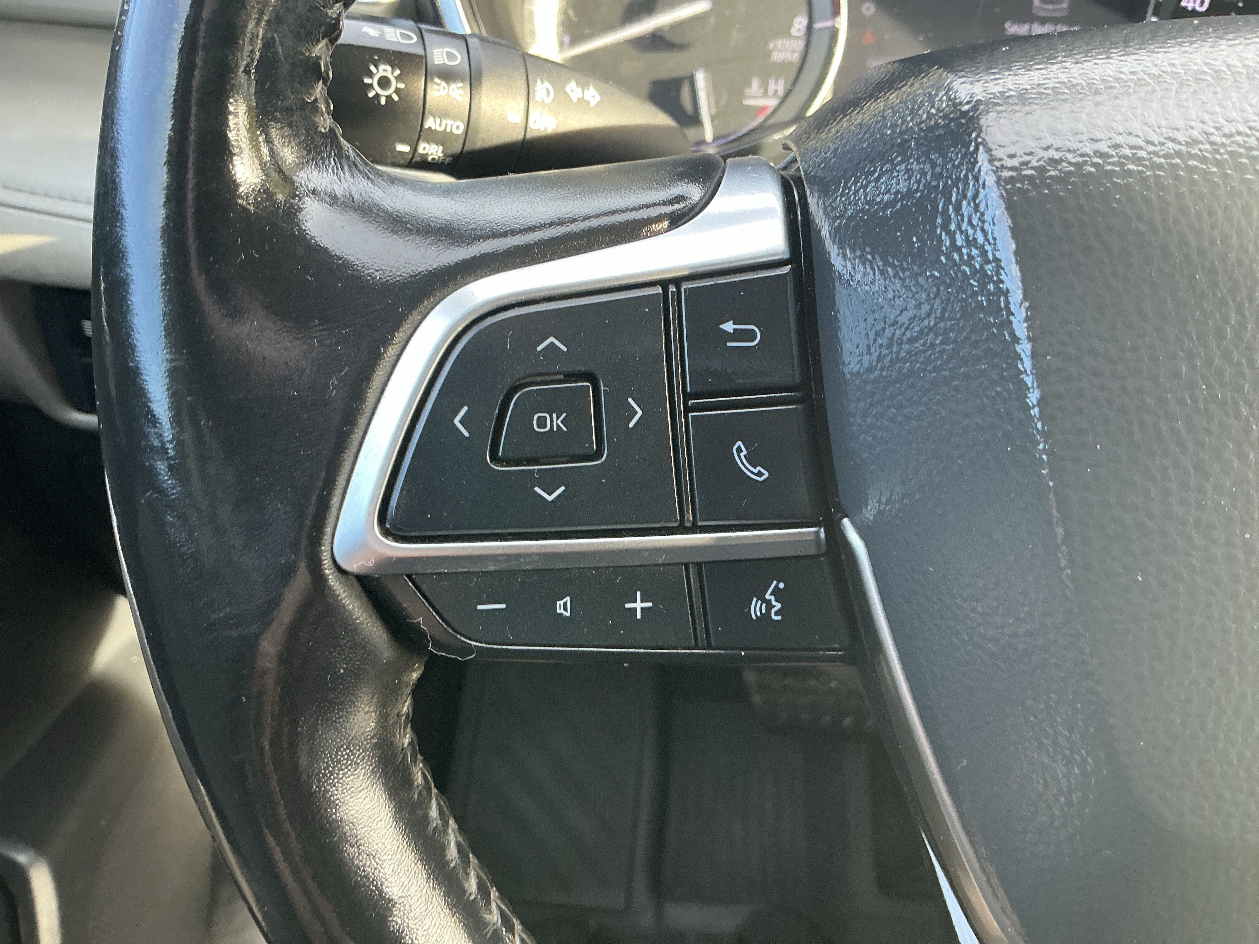 Used 2021 Toyota Highlander XLE AWD/4WD image 18