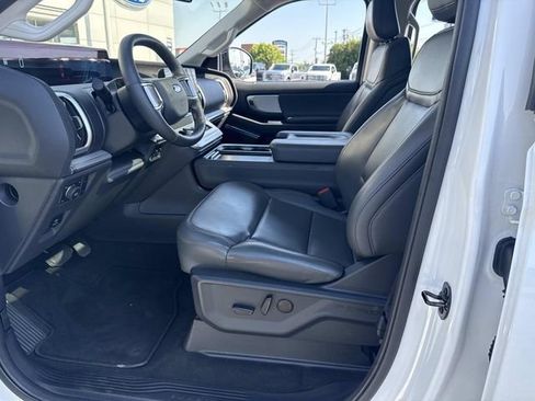 Used 2025 Ford Expedition Active AWD/4WD image 27