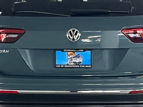 Used 2021 Volkswagen Tiguan SE w/ Panoramic Sunroof Package image 35