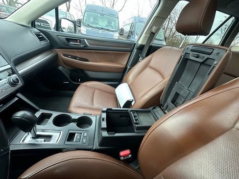 Used 2017 Subaru Outback 2.5i Touring w/ Popular Package #5A image 26