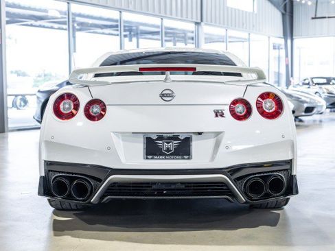 Used 2023 Nissan GT-R Premium w/ Premium Interior Package AWD/4WD image 5