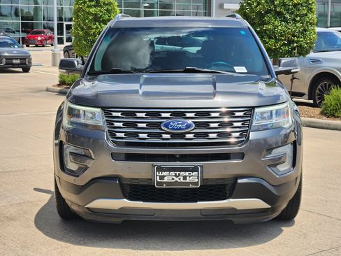 Used 2017 Ford Explorer Limited FWD image 2
