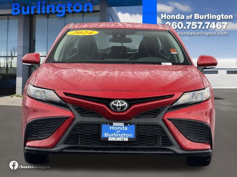 Used 2024 Toyota Camry SE image 10