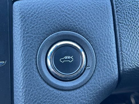 Used 2015 Ford Taurus Limited FWD image 18