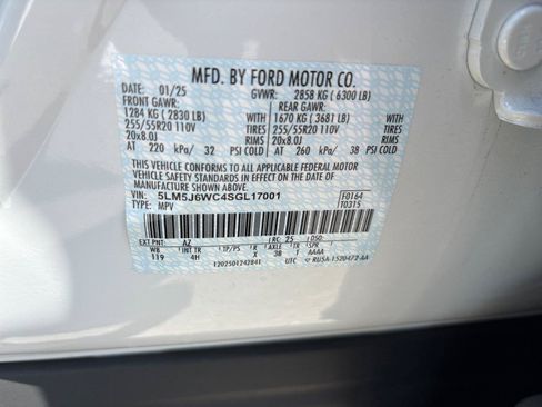 Used 2025 Lincoln Aviator 2WD image 12