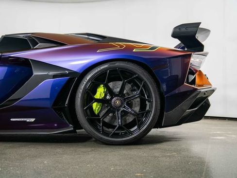 Used 2021 Lamborghini Aventador SVJ AWD/4WD image 12