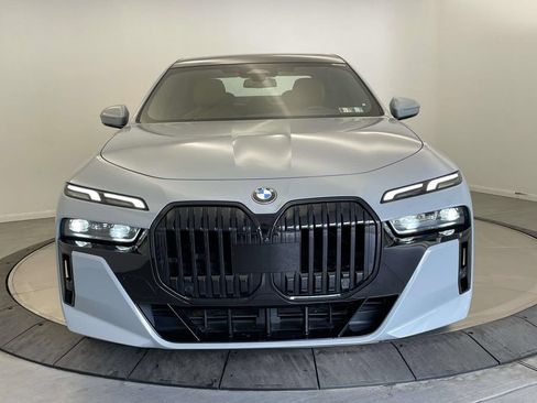 Used 2023 BMW 740i w/ Parking Assistance Package RWD image 8