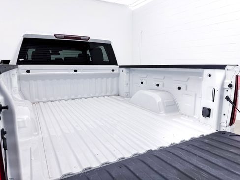 Used 2024 Chevrolet Silverado 1500 LT image 3