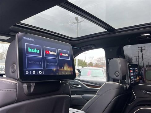 Certified 2024 Cadillac Escalade Premium Luxury w/ Performance Package image 15