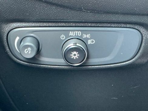 Used 2020 Chevrolet Equinox LS FWD image 19