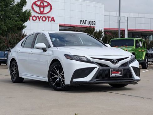 Used 2024 Toyota Camry SE FWD image 2