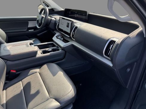 Used 2025 Ford Expedition Active AWD/4WD image 12