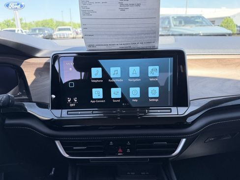 Used 2024 Volkswagen Atlas SE FWD image 11
