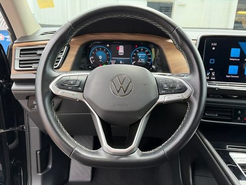 Used 2025 Volkswagen Atlas SE AWD/4WD image 14