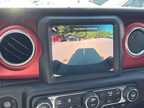 Used 2022 Jeep Gladiator Rubicon w/ LED Lighting Group AWD/4WD image 33