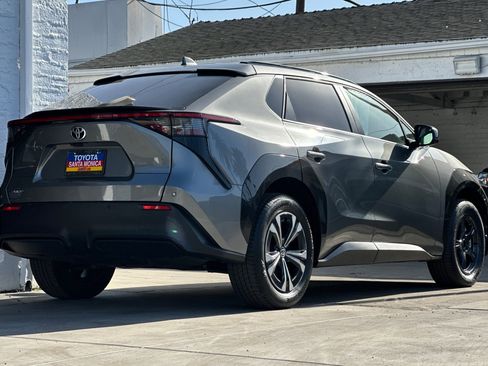 Used 2025 Toyota bZ4X FWD image 4