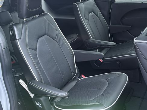 New 2026 Chrysler Pacifica Limited w/ Uconnect Theater Family Group image 13