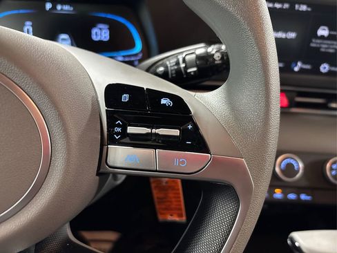New 2025 Hyundai Elantra SE FWD image 27