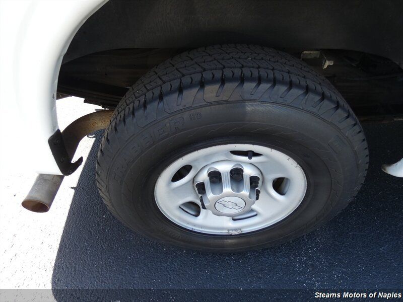 Used 2015 Chevrolet Express 2500 RWD image 17