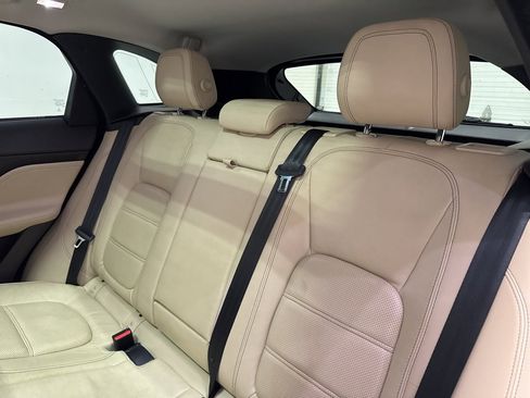 Used 2018 Jaguar F-PACE Prestige image 34