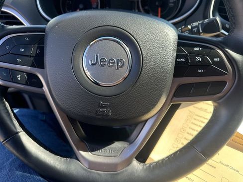 Used 2019 Jeep Cherokee Latitude w/ Cold Weather Group image 21