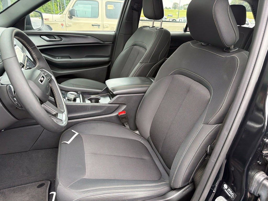 Certified 2025 Jeep Grand Cherokee Laredo X w/ Luxury Tech Group I RWD image 12