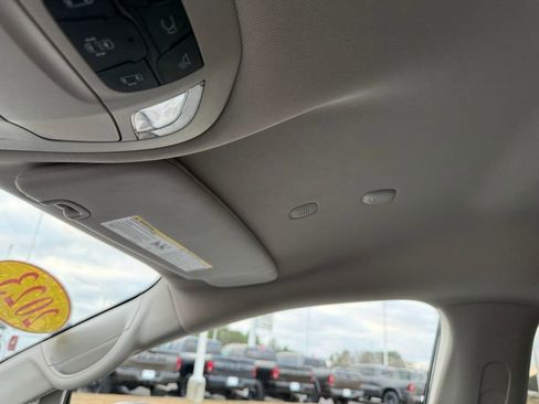 Used 2023 Chrysler Pacifica Touring-L image 21