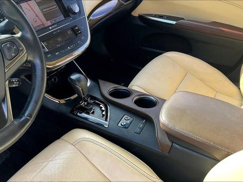 Used 2013 Toyota Avalon Limited image 17