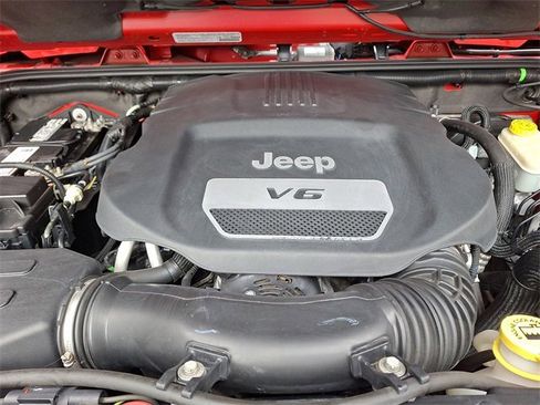 Used 2014 Jeep Wrangler Unlimited Sahara w/ Dual Top Group image 28