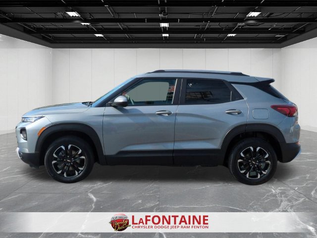 Used 2023 Chevrolet TrailBlazer LT w/ Convenience Package AWD/4WD image 2