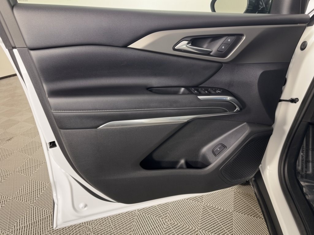 Used 2024 Chevrolet Traverse LS w/ Midnight/Sport Edition FWD image 14