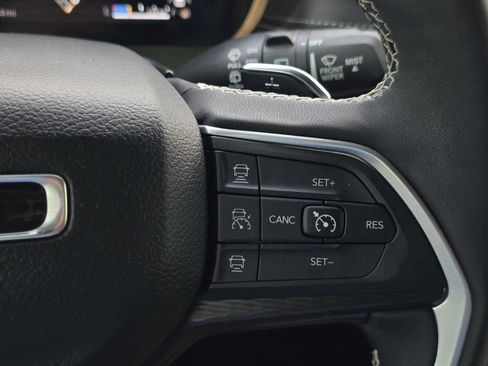 Used 2025 Jeep Grand Cherokee Altitude AWD/4WD image 19