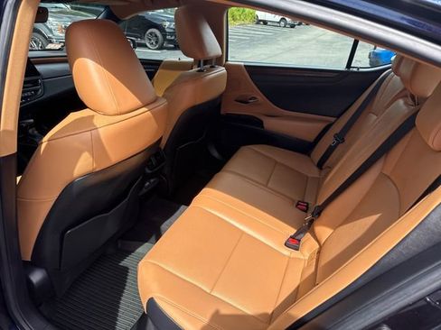 Used 2025 Lexus ES 300h w/ Premium Package FWD image 13