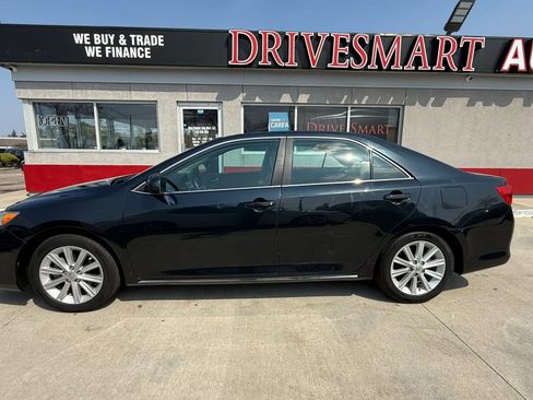 Used 2014 Toyota Camry XLE w/ Leather Package image 6