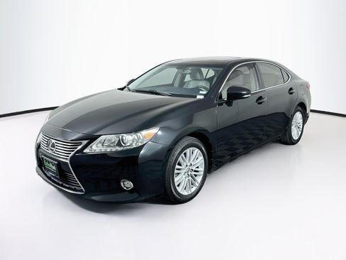 Used 2014 Lexus ES 350 w/ Luxury Package FWD image 3