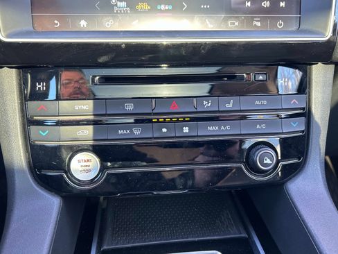 Used 2017 Jaguar F-PACE Prestige image 25