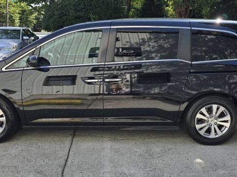 Used 2016 Honda Odyssey SE image 2