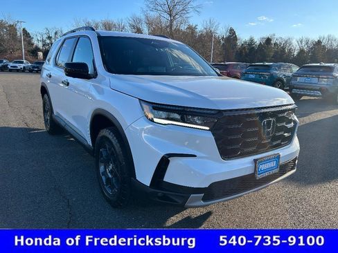 Used 2024 Honda Pilot TrailSport image 8