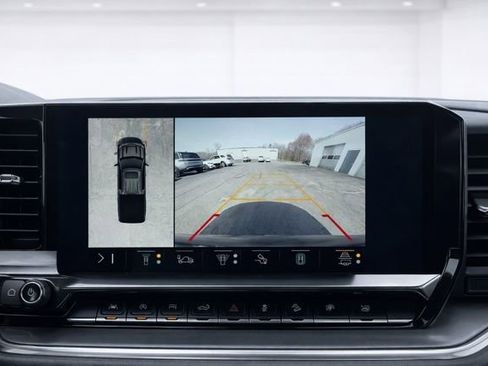 Used 2023 Chevrolet Silverado 1500 High Country w/ Technology Package image 31