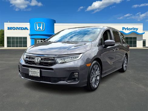 Used 2025 Honda Odyssey Touring image 1