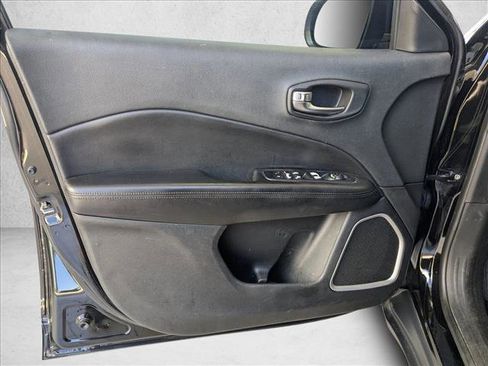 Used 2019 Jeep Compass Latitude FWD image 12
