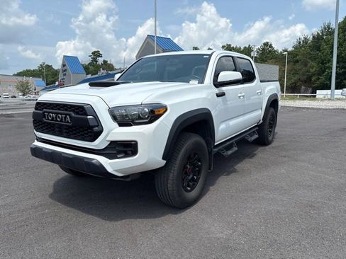Used 2017 Toyota Tacoma TRD Pro AWD/4WD image 3