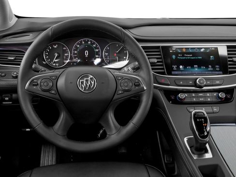 Used 2018 Buick LaCrosse Avenir image 4